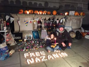 Richard and Gabriella Ratcliffe campaigning for Nazanin's freedom outside the Foreign Office